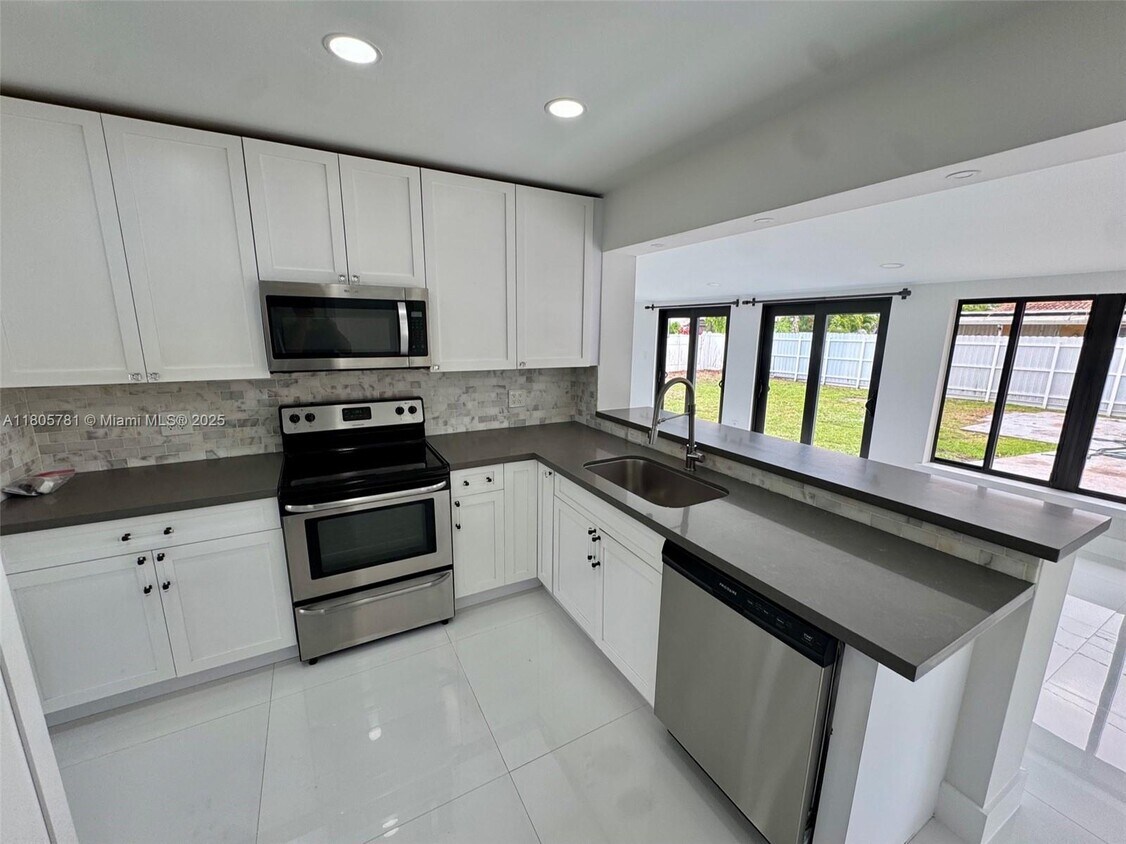 Foto principal - 8360 SW 46th St