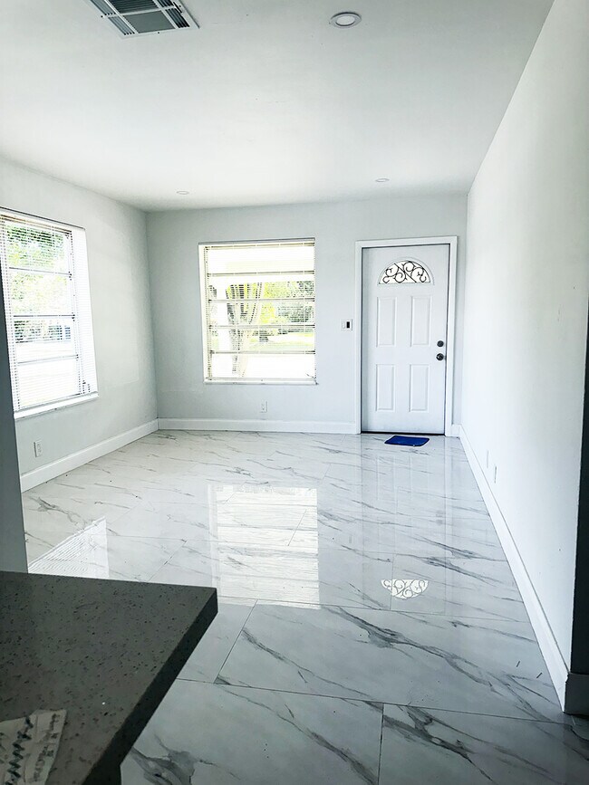 Foto del edificio - 425 SW 18th Ave