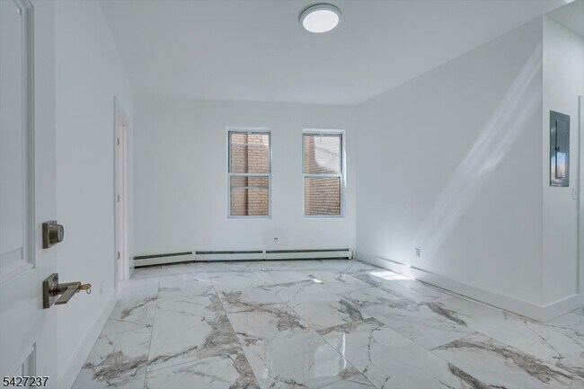 Foto del edificio - 520 E Jersey St