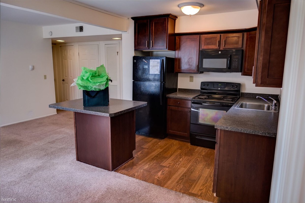 Foto principal - 129 Highland Ave