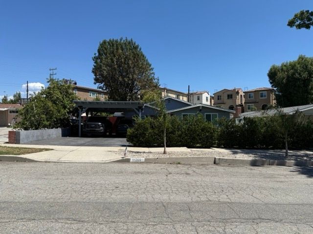 Foto del edificio - 11260 Orion Ave