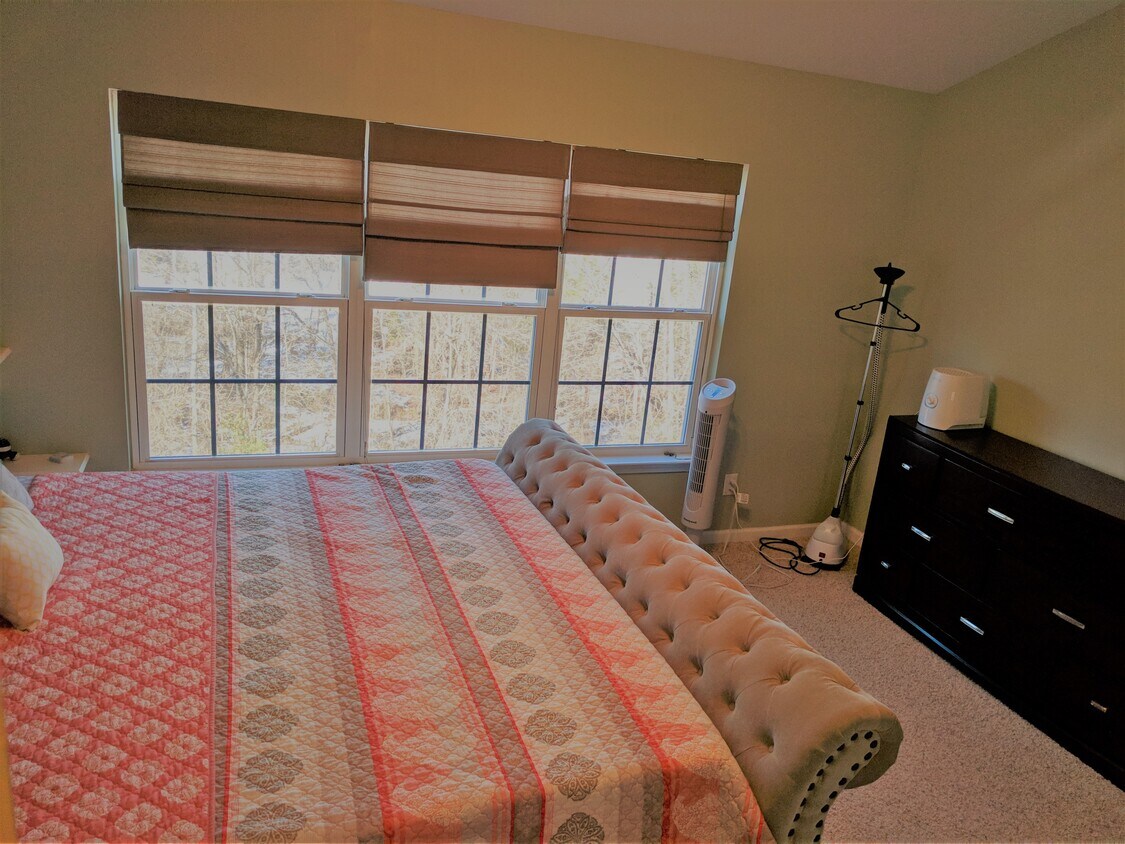 Master bed - 9792 Wlakers Glen DR NW