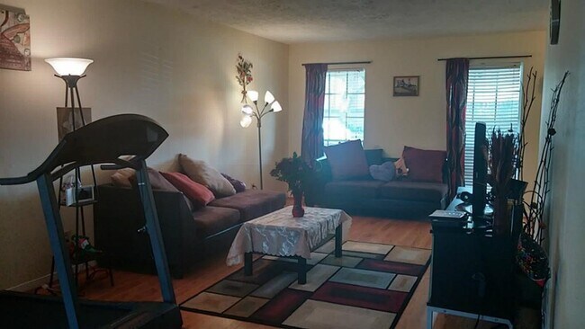 Foto del edificio - 8110 Bob White Dr