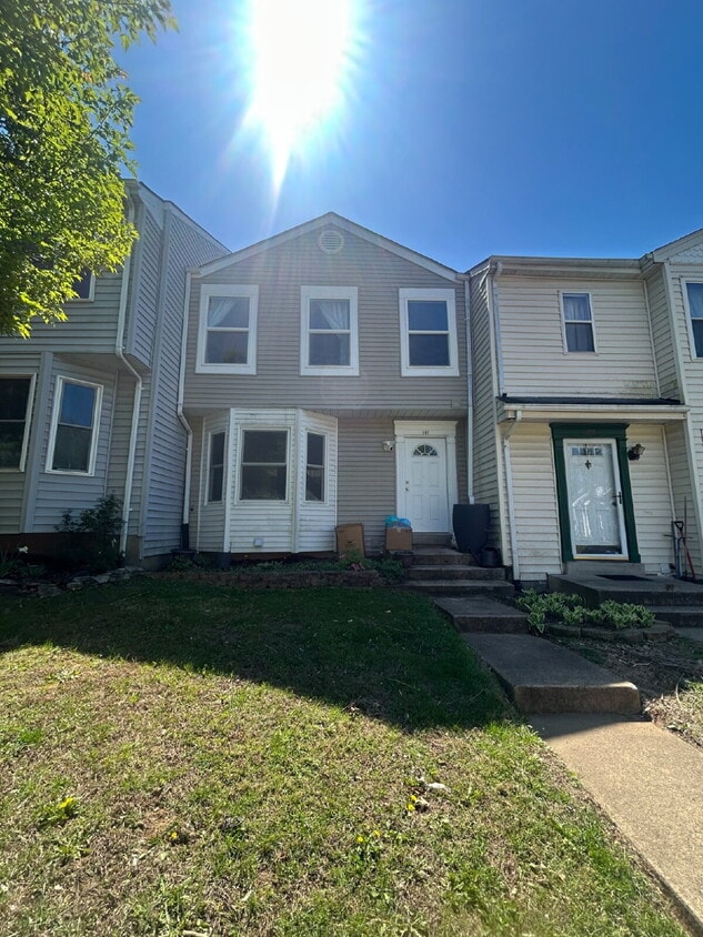 Limited-Time Offer: Apply by May 1st and get your lease signing fee waived—up to $299 in savings.... - Spacious 3-Bedroom Townhome with Finished Basement in Warrenton, Virginia offering Prime Commuter...