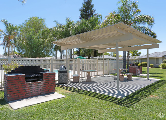 Barbeque - Sandpiper Point Apartments