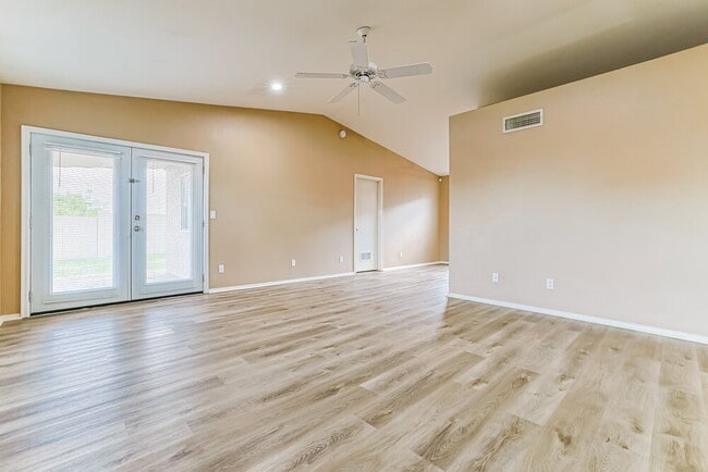 Foto del edificio - 4012 E Covina St