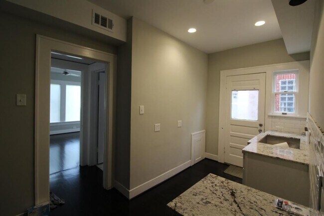 Foto del edificio - 1223 W Gray St