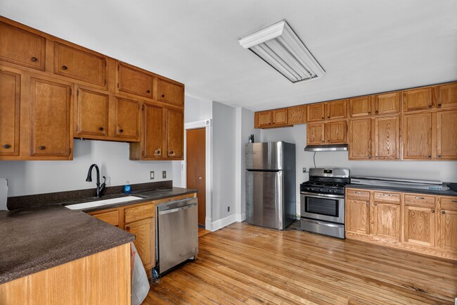 Building Photo - 515 Whitall St