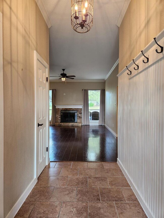 Foto del edificio - 207 Meadows Ln