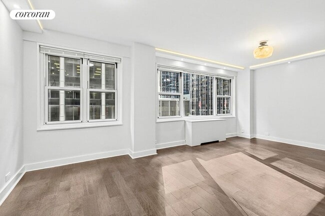 Foto del edificio - 77 W 55th St