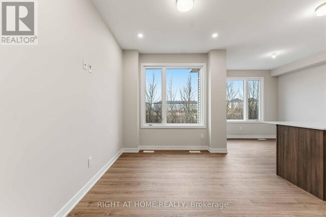 Building Photo - 290 Les Emmerson Dr