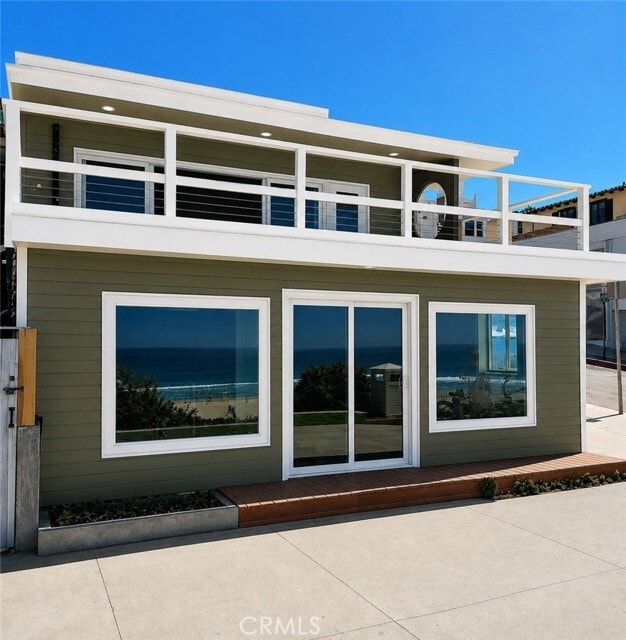 Building Photo - 3600 The Strand