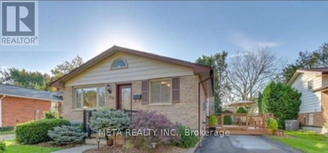 Building Photo - 130 Inverary Crescent