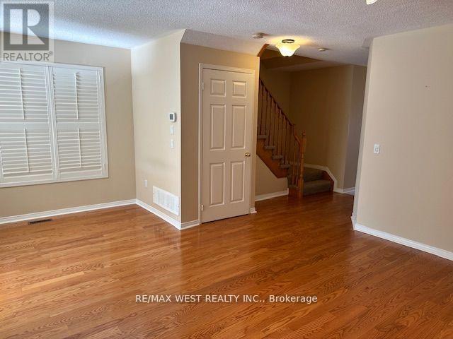 Photo du bâtiment - 36 Senator Way