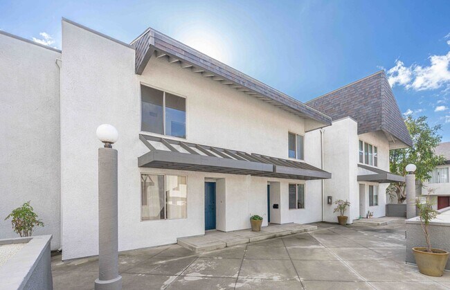 Foto del edificio - SPACIOUS 2 Bed Townhouse in Garden Grove
