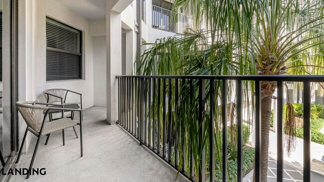 Foto del edificio - 2250 McGregor Blvd