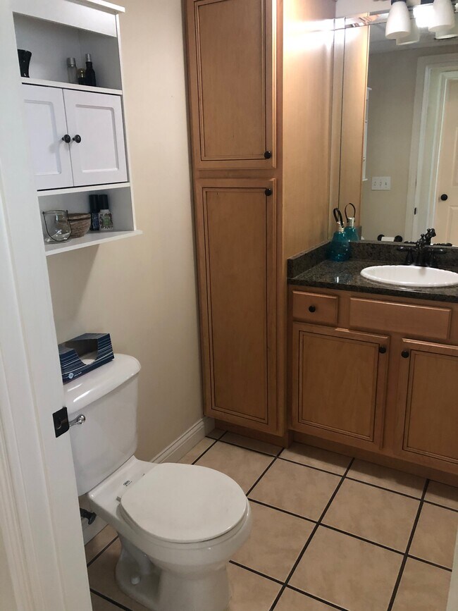 Medio baño (primer piso) - 1504 Mildred Dr