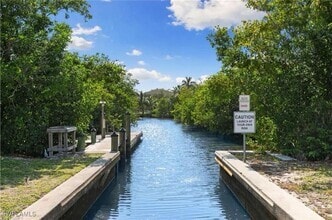 Building Photo - 2285 River Reach Dr