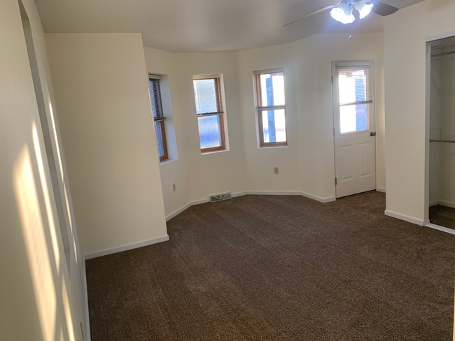 Living room - 365 E Maiden St