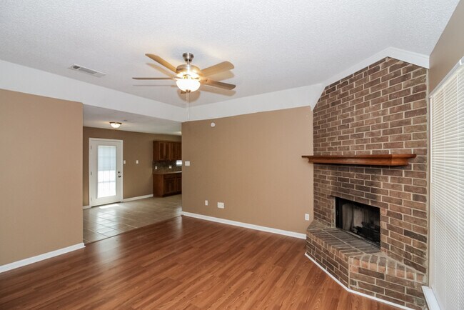 Foto del edificio - 2705 Timbermist Cir