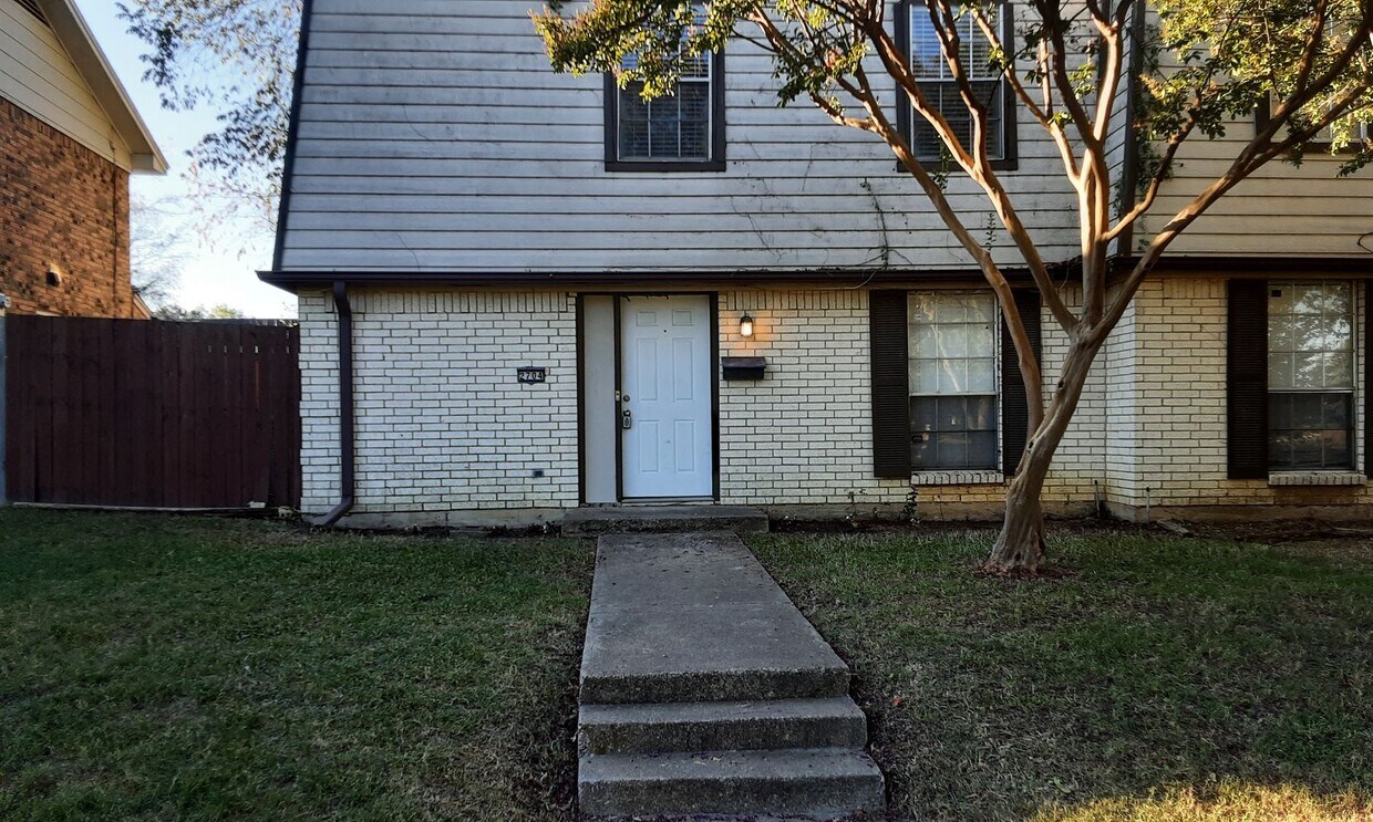 27022704 Golfing Green Dr Unit 2704, Farmers Branch, TX 75234 Room