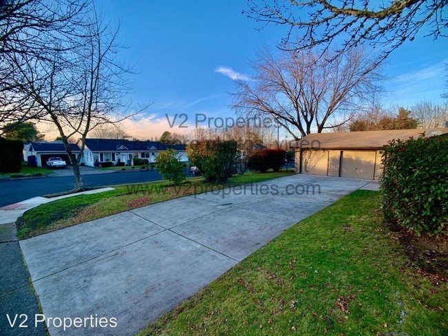 Foto del edificio - 920 NE Village Squire Ave