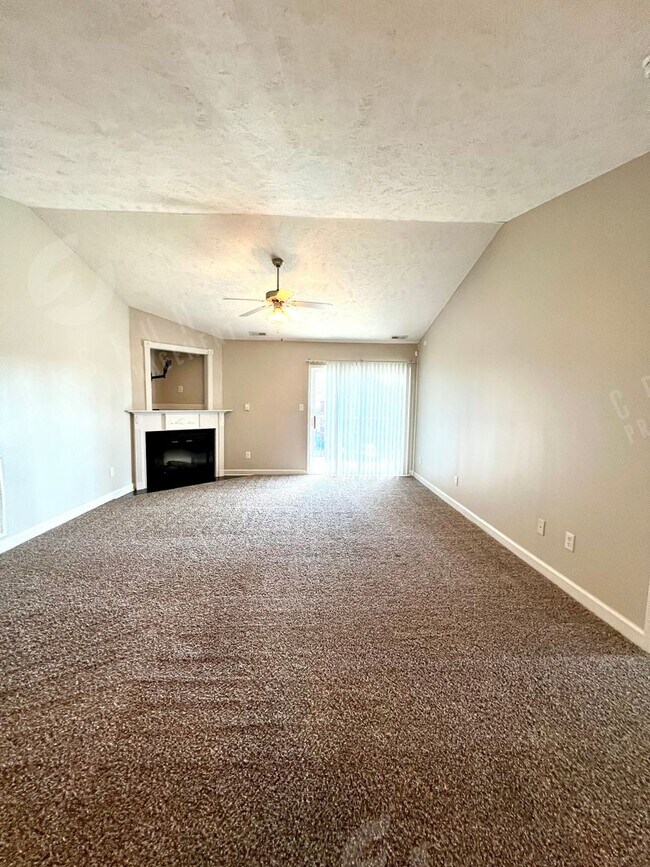 Building Photo - 2Bdrm 2Bath in Gated Community - Available Now!