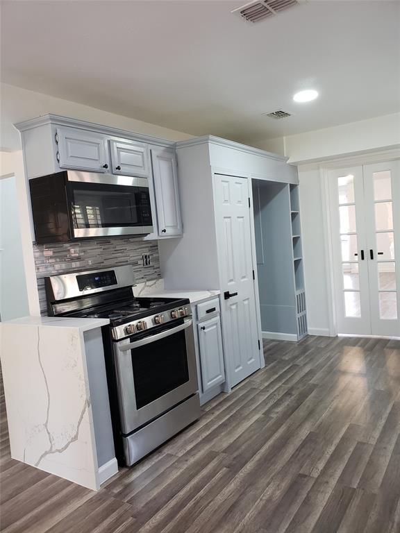 Foto del edificio - 703 Meadow Creek Dr