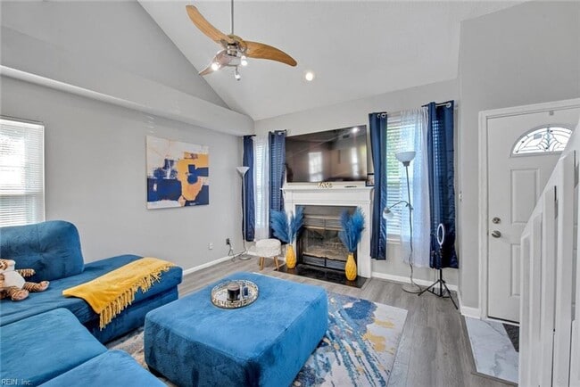 Building Photo - Beautiful 3-bed 2-bath Townhome