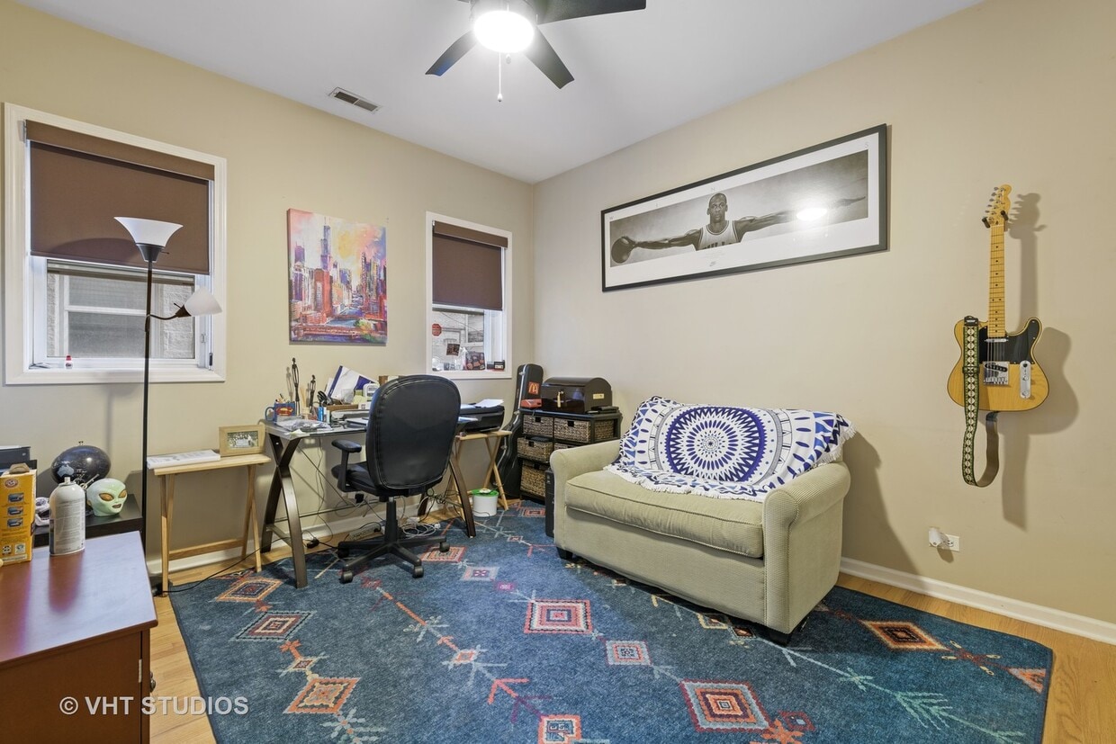 Primary Photo - 4108 N Kenmore Ave