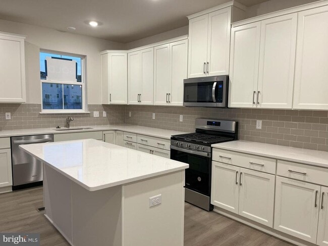 Building Photo - 305 Nickel Ln