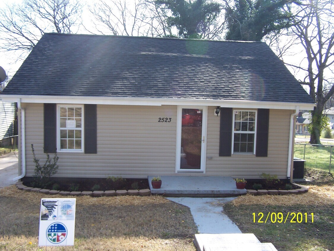 Primary Photo - 2523 Santi ave