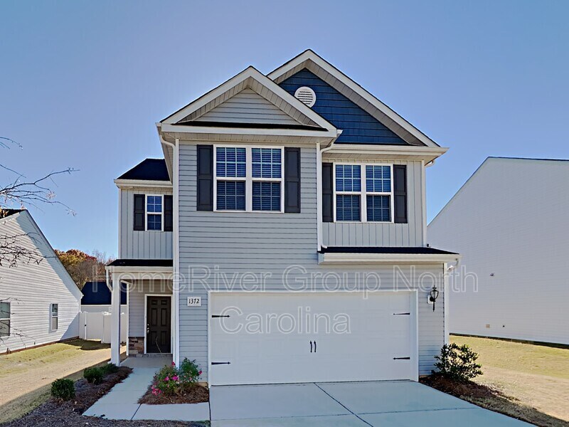 Primary Photo - 1372 Waylon Ave