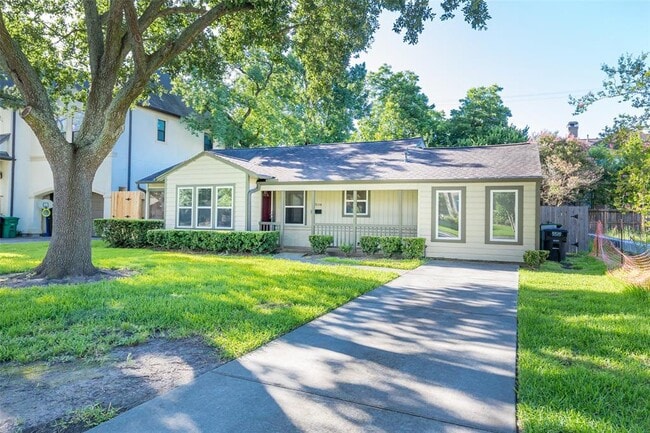 Building Photo - 5519 Huisache St