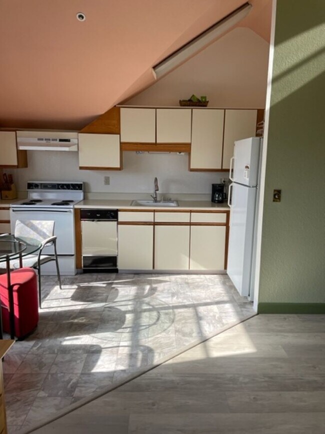 Foto del edificio - 21730 Stevens Creek Blvd