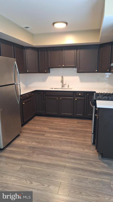 Foto del edificio - 102 Royal Ct Ln