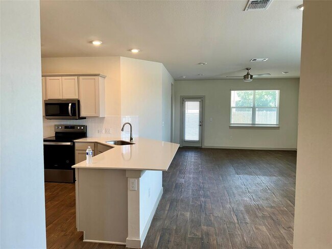 Building Photo - 13009 Kearns Dr