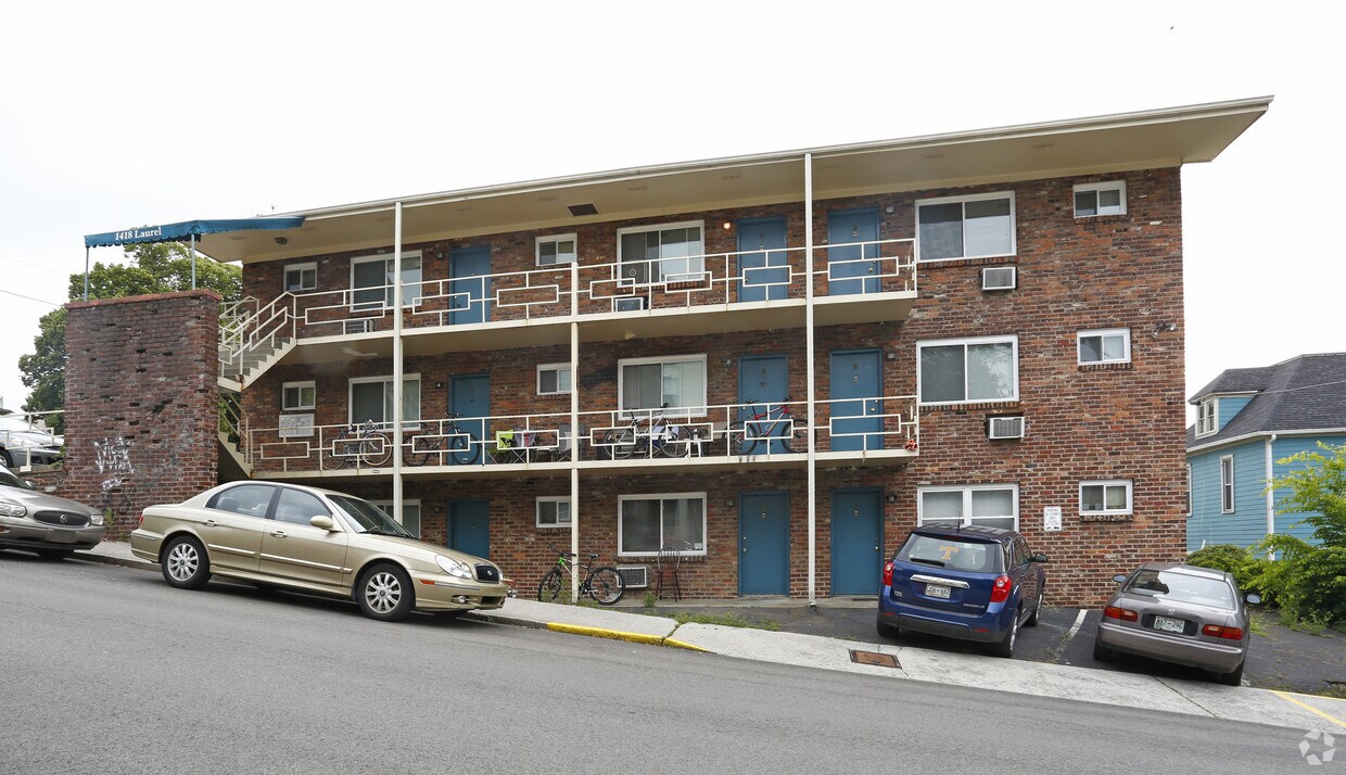 Primary Photo - 1418 Laurel Ave