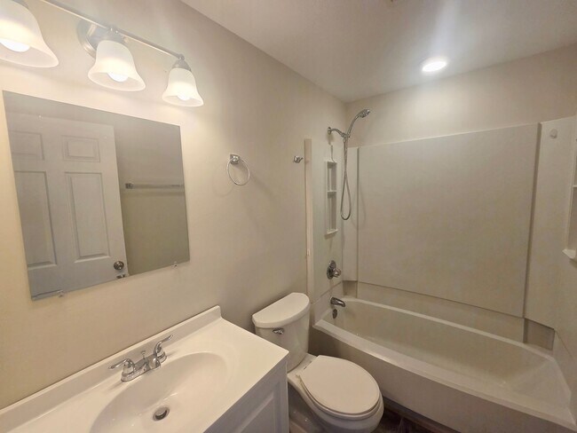 Foto del edificio - Laural Lakes Townhome for Rent