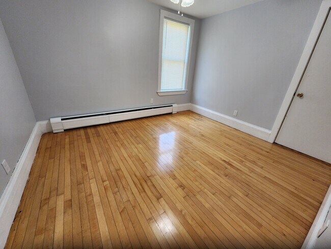 Building Photo - 159 Clifton Ave