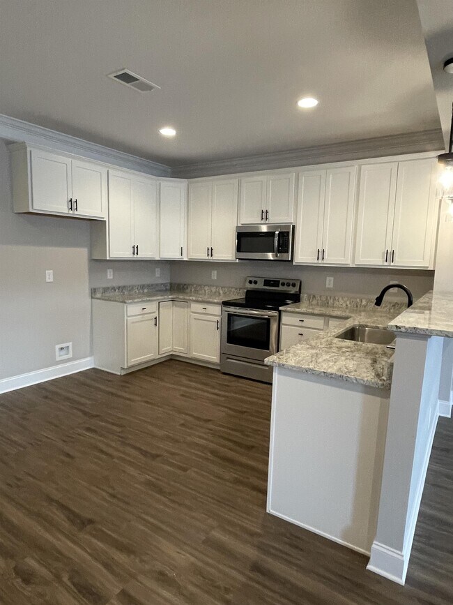 Foto del edificio - 338 Broadberry Ave