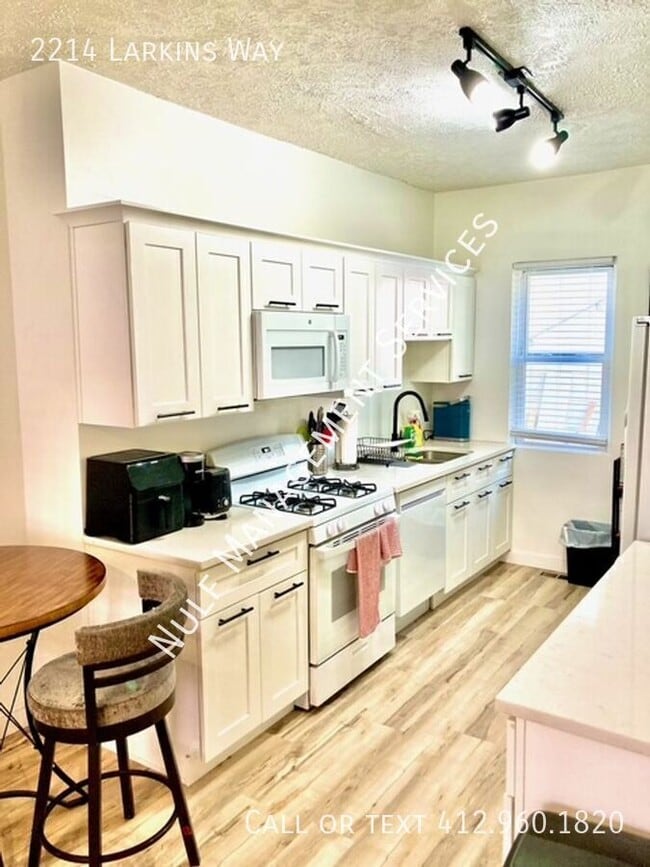 Photo - 2214 Larkins Wy Apartment