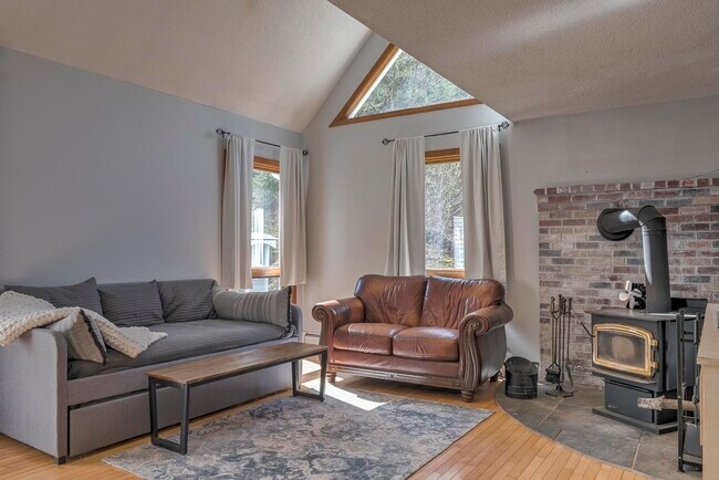 Building Photo - 158 Hutchins Rd