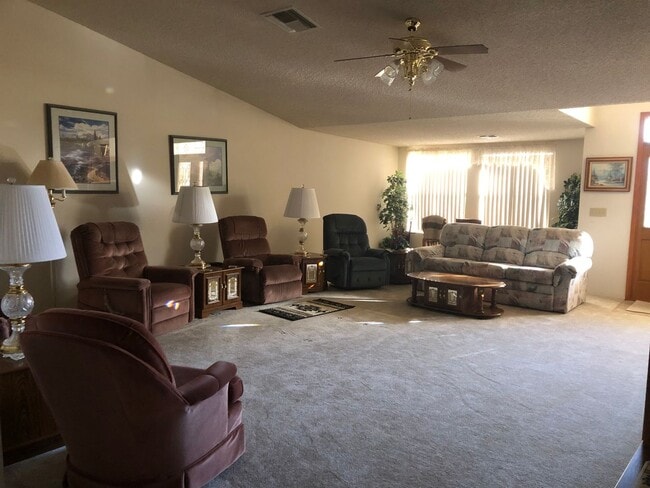 Building Photo - Available May through December 2026, then March through December 2027! Check out this lovely home...