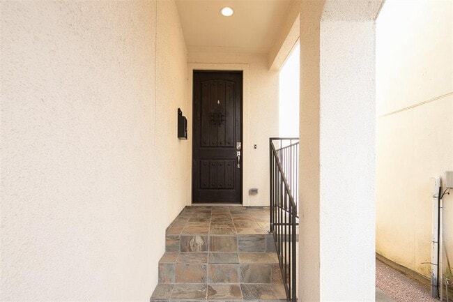 Building Photo - 5743 Kiam St