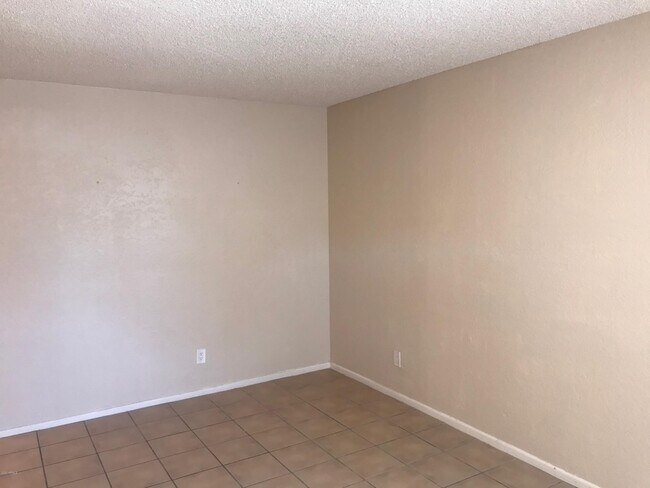 Building Photo - 3141 E Cypress St