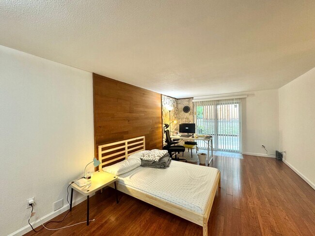 Foto del edificio - Beautiful Ground-Floor Condo Near Microsoft