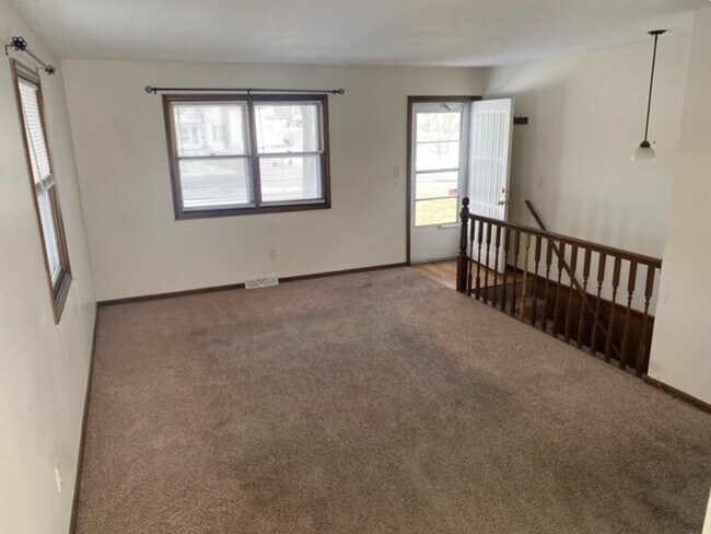 Foto del edificio - 7615 &amp; 7617 Walnut Ave