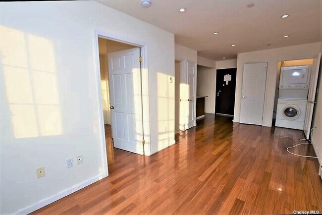 Foto del edificio - 43-33 42nd St
