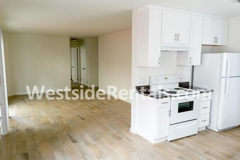 Primary Photo - 10919 Wellworth Ave